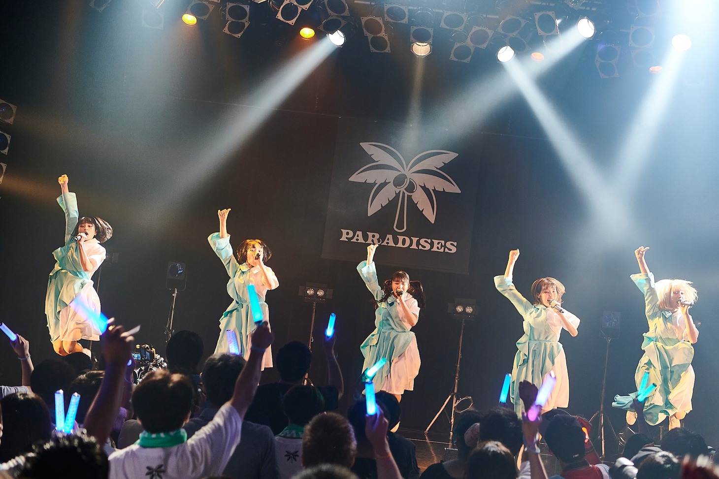 PARADISES（撮影：大橋祐希）