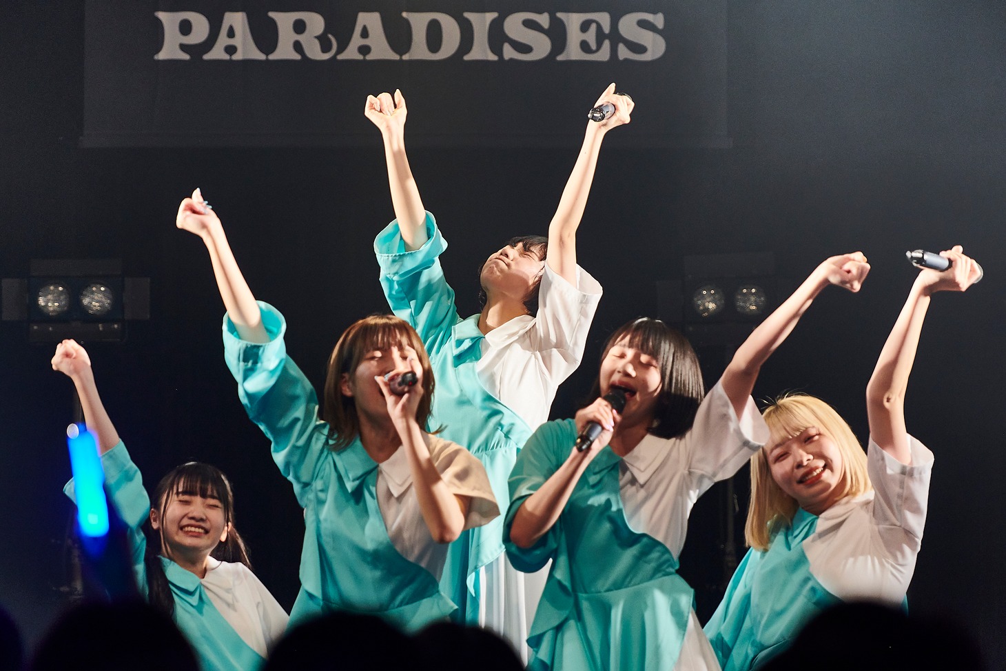 PARADISES（撮影：大橋祐希）