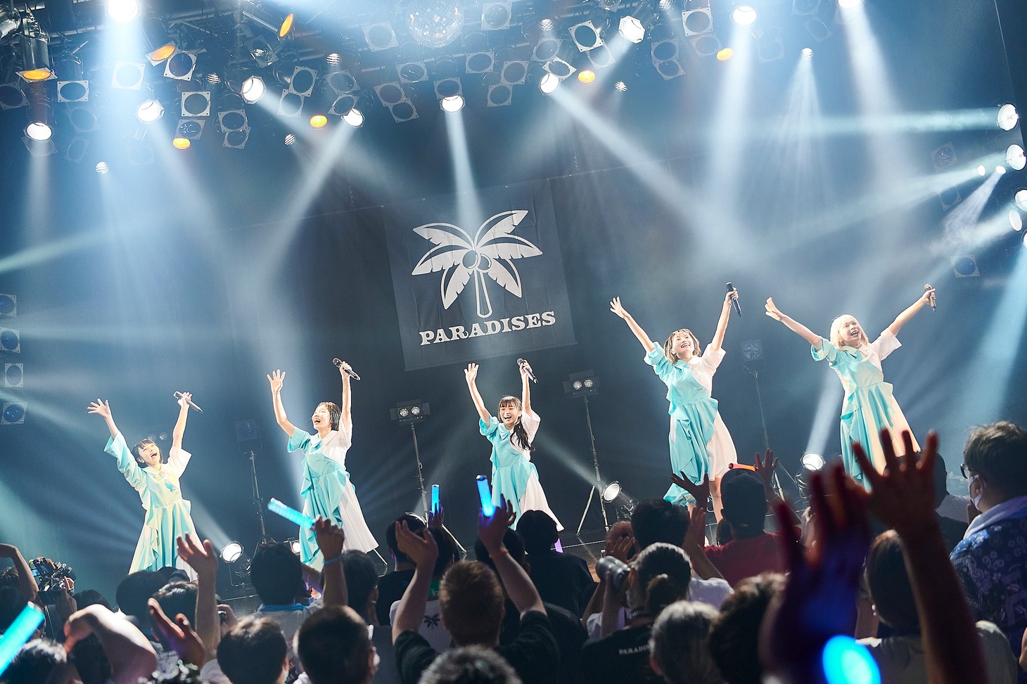 PARADISES（撮影：大橋祐希）