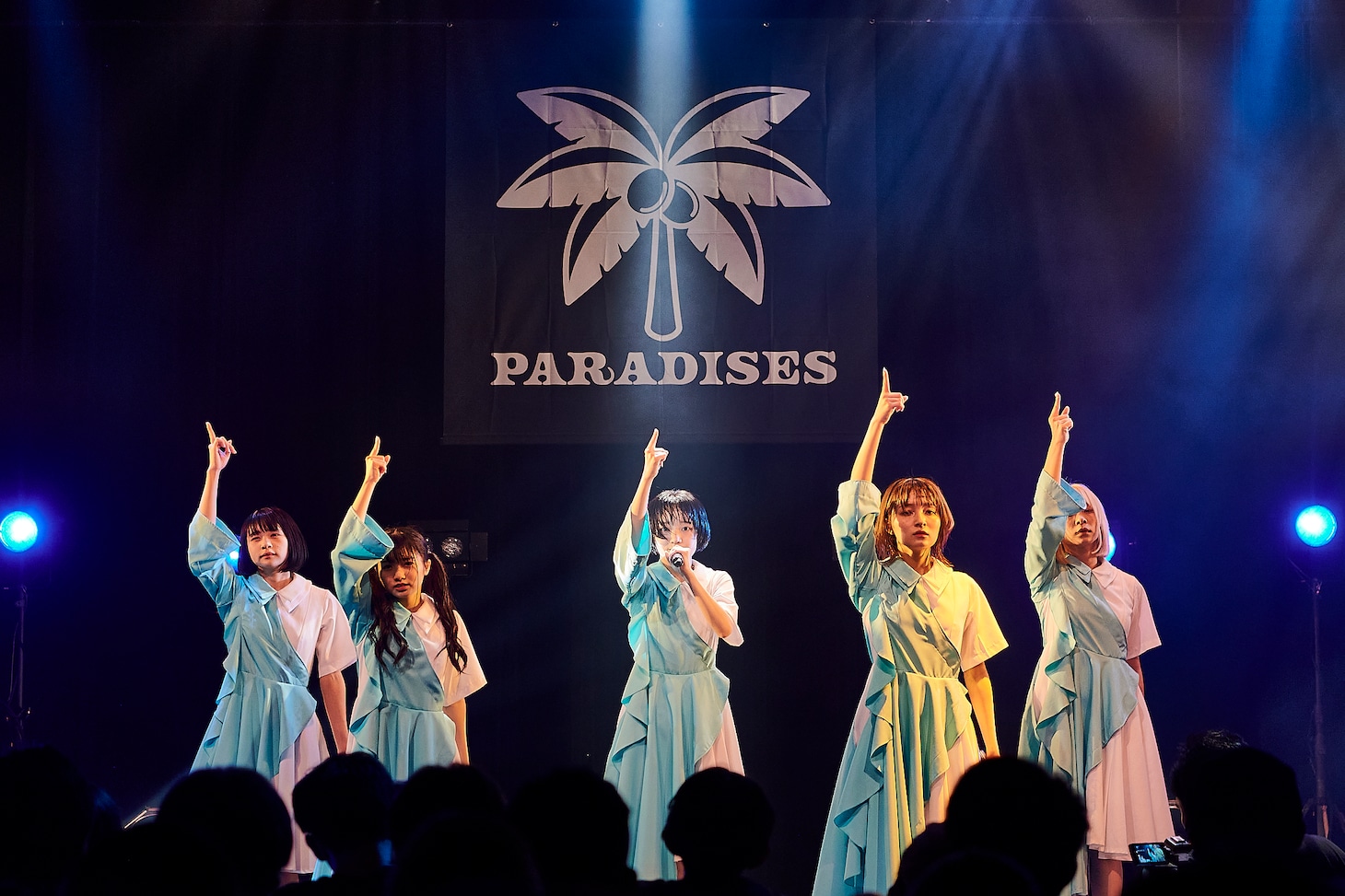 PARADISES（撮影：大橋祐希）