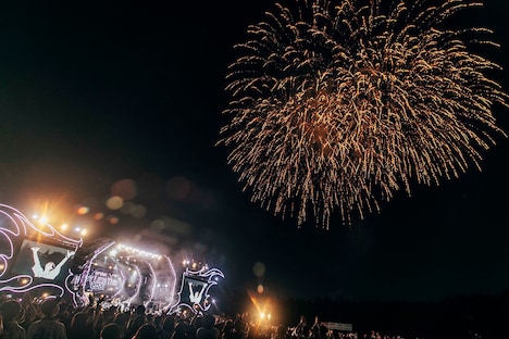 「JUST LIKE THIS 2021」終演後、会場に打ち上げられた花火。