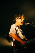 NOT WONKの加藤修平（Vo, G）。（撮影：Kana Tarumi）