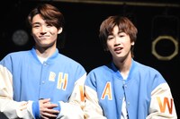 左から八村倫太郎、福澤希空。