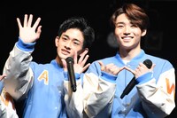 左から桑山隆太、八村倫太郎。