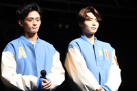 左から桑山隆太、八村倫太郎。