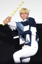 素振りを見せるラウール（Snow Man）