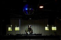 「TAKU INOUE メジャーリリース記念配信DJ」の様子。（撮影：鳥居洋介）