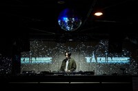 「TAKU INOUE メジャーリリース記念配信DJ」の様子。（撮影：鳥居洋介）