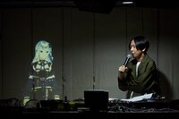 左から星街すいせい、TAKU INOUE。（撮影：鳥居洋介）