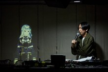 左から星街すいせい、TAKU INOUE。（撮影：鳥居洋介）