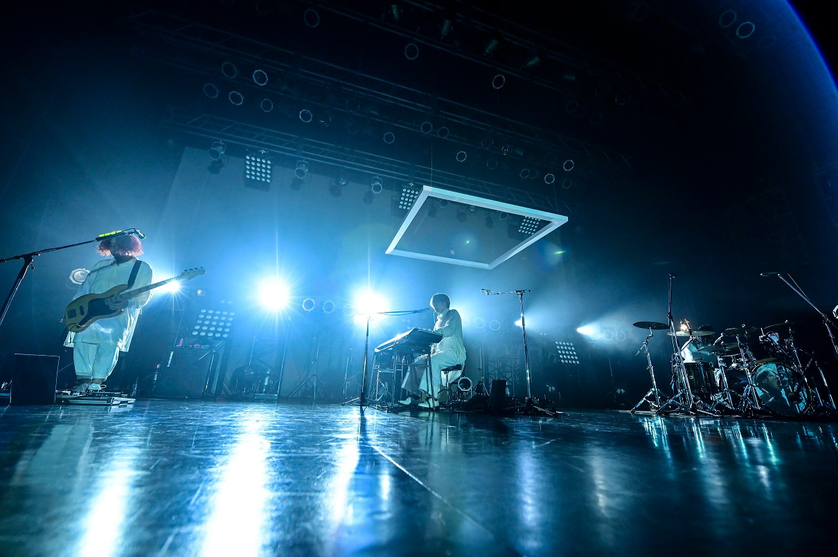 「5th Anniversary Live “FIVE” -灯命、透明、答鳴-」の様子。（撮影：高田真希子）