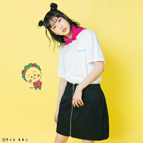 「コジコジ」アイテムを着用するまなこ。