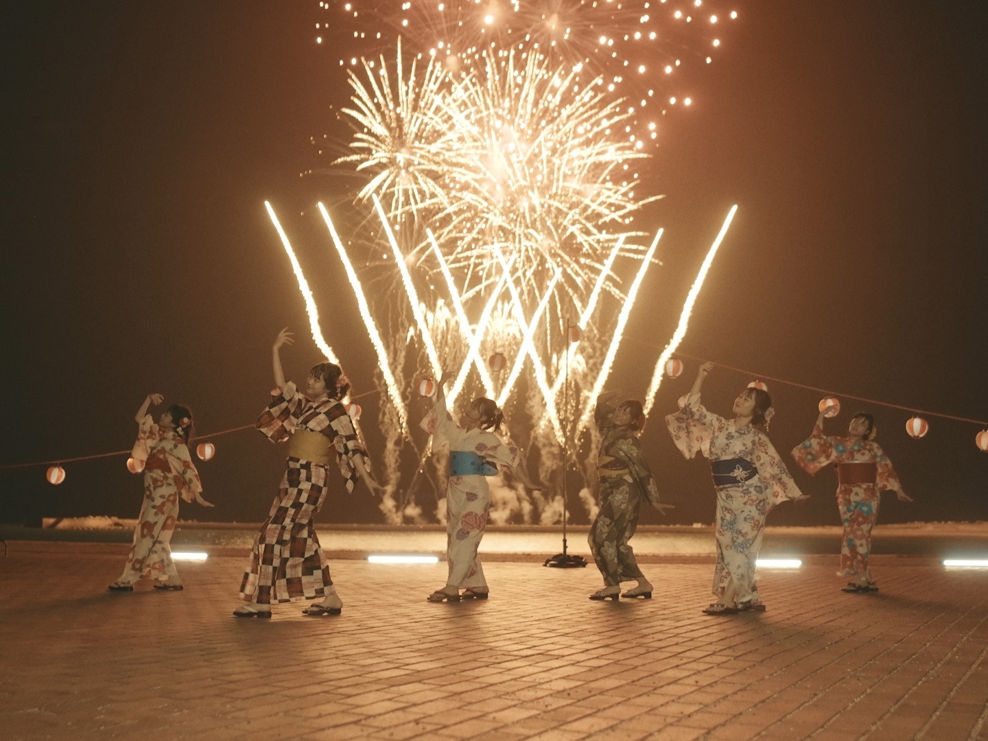 fishbowl「朱夏」ミュージックビデオより。