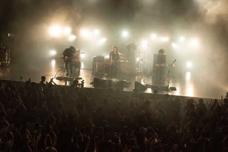 THE NOVEMBERS「Tour -At The Beginning-」東京・USEN STUDIO COAST公演の様子。（撮影：河本悠貴、Susie）