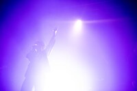 小林祐介（Vo, G）（撮影：河本悠貴、Susie）