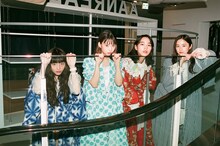 「装苑」2021年9月号「銀杏BOYZ『GOD SAVE THE わーるど』4人の女の子と真夜中のパーティ」より。