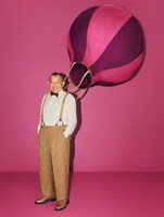 「装苑」2021年9月号「PLAY A SENSATION Vol.41」より、笑福亭鶴瓶。（撮影：間仲宇）