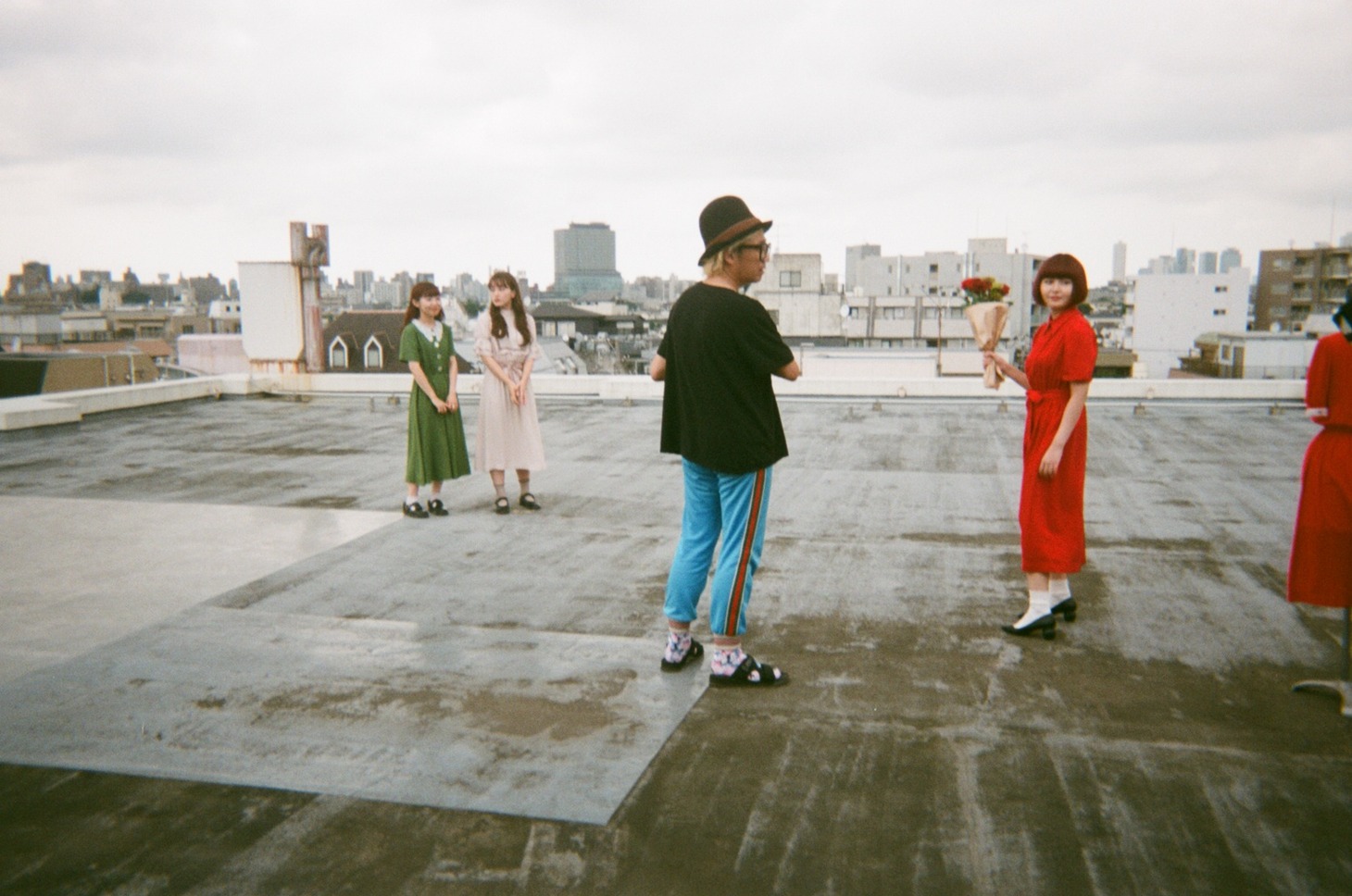 「私たちとワンピース」の撮影風景。