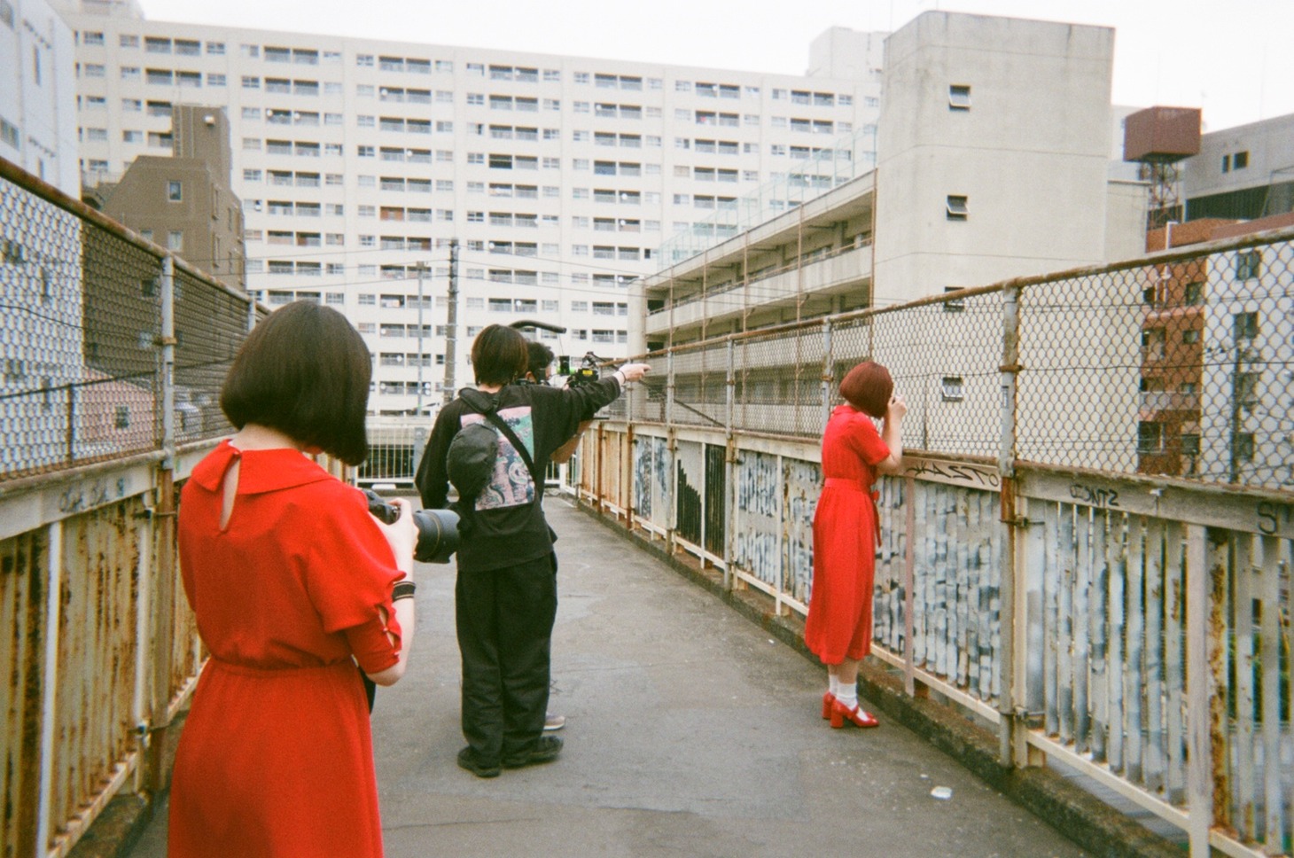 「私たちとワンピース」の撮影風景。