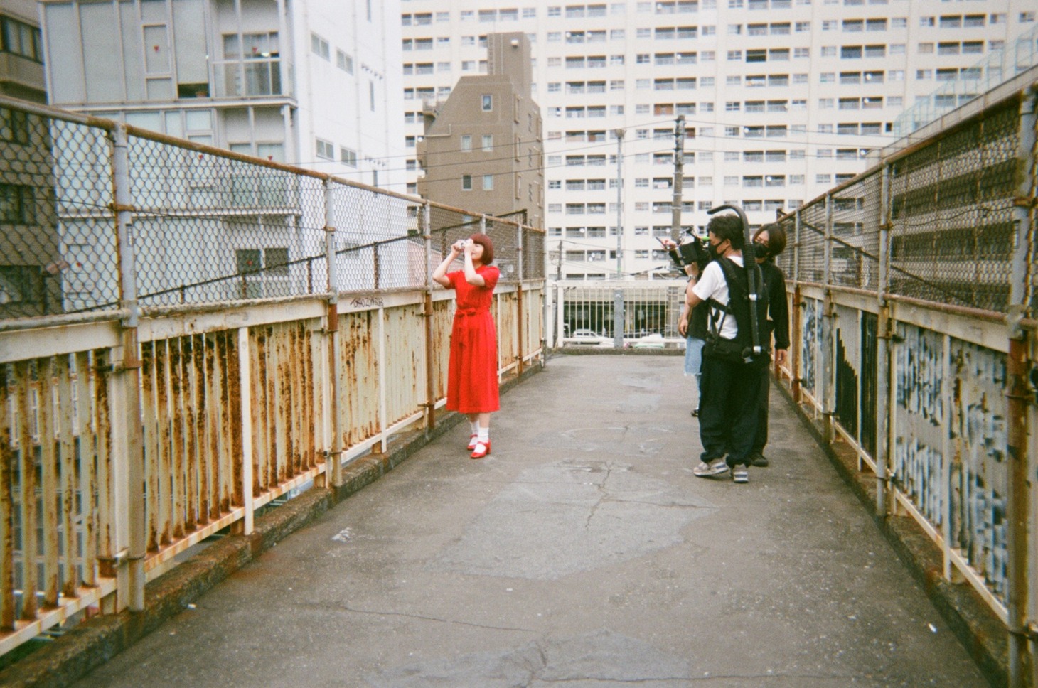 「私たちとワンピース」の撮影風景。