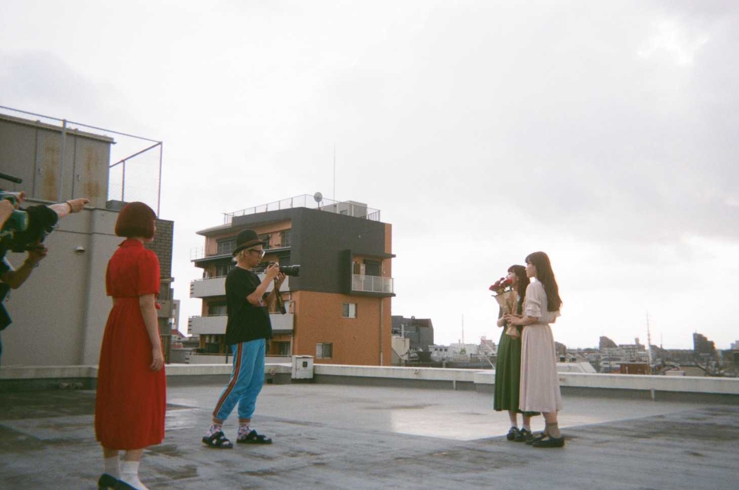 「私たちとワンピース」の撮影風景。