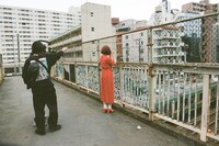 「私たちとワンピース」の撮影風景。