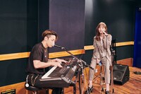 セッションするRIKUさんとMACOさん。