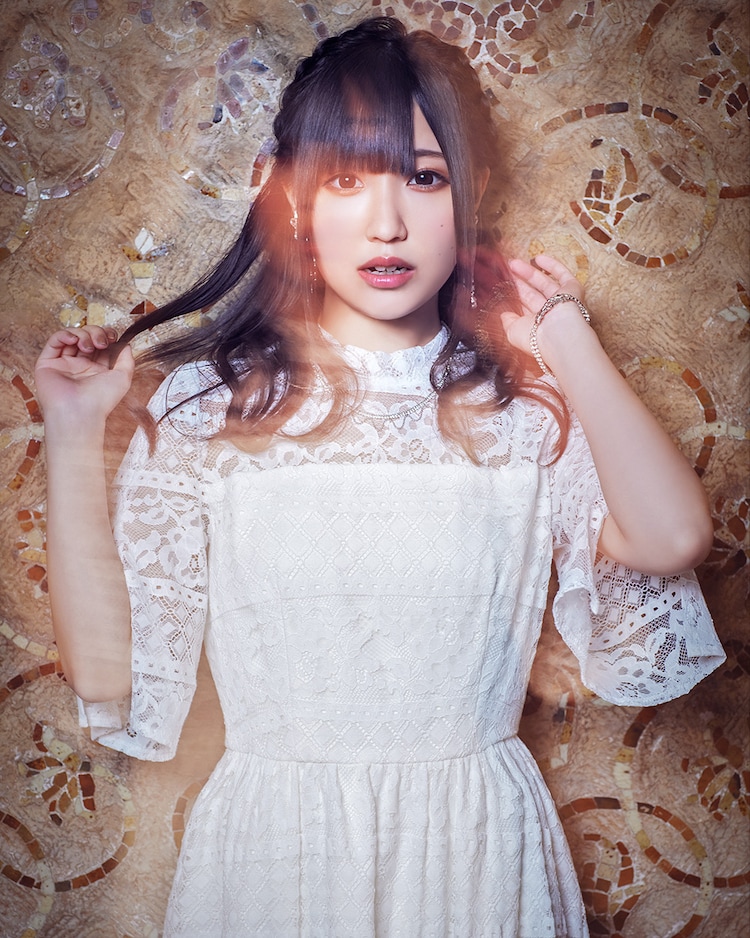 鈴木愛奈、ライブ映像作品＆アルバムリリースを発表 - Vimarsana News