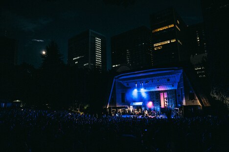 ハナレグミ「ツアー発光帯 ～in the moon light～」の様子。（Photo by RYO MITAMURA）