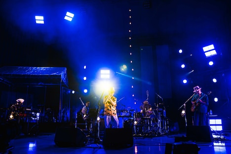 ハナレグミ「ツアー発光帯 ～in the moon light～」の様子。（Photo by RYO MITAMURA）