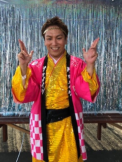 ケツメイシ パーリーピーポー 配信開始 Mvで狩野英孝がスカイダイビング中の書道に挑戦 コメントあり 音楽ナタリー