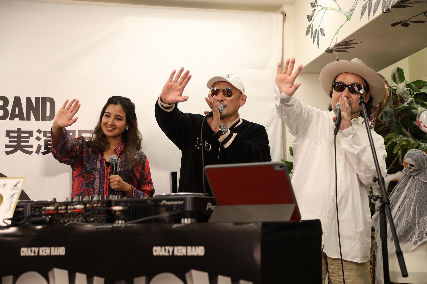 「CRAZY KEN Presents インターネットの実演販売 vol.3」の様子。