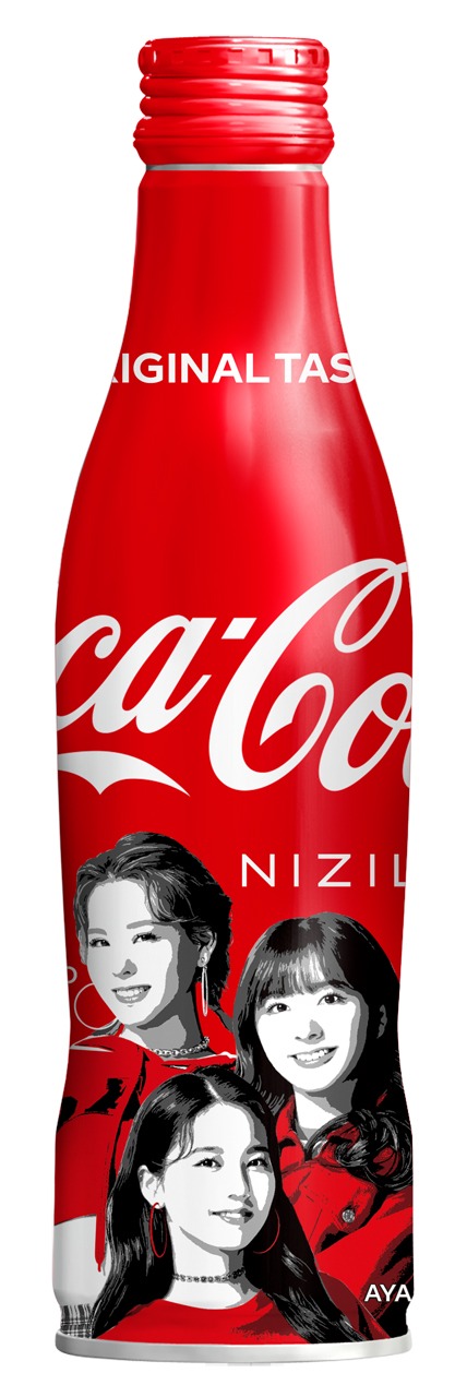 「コカ・コーラ」×NiziUコラボデザインボトルのデザイン（MAKO、MIIHI、AYAKAボトル）。
