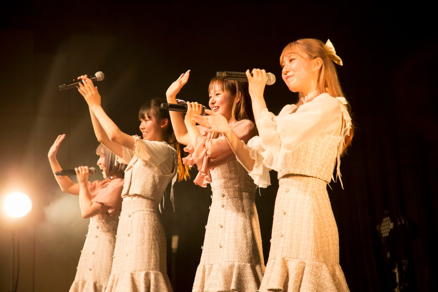 paslil'のデビューライブの様子。