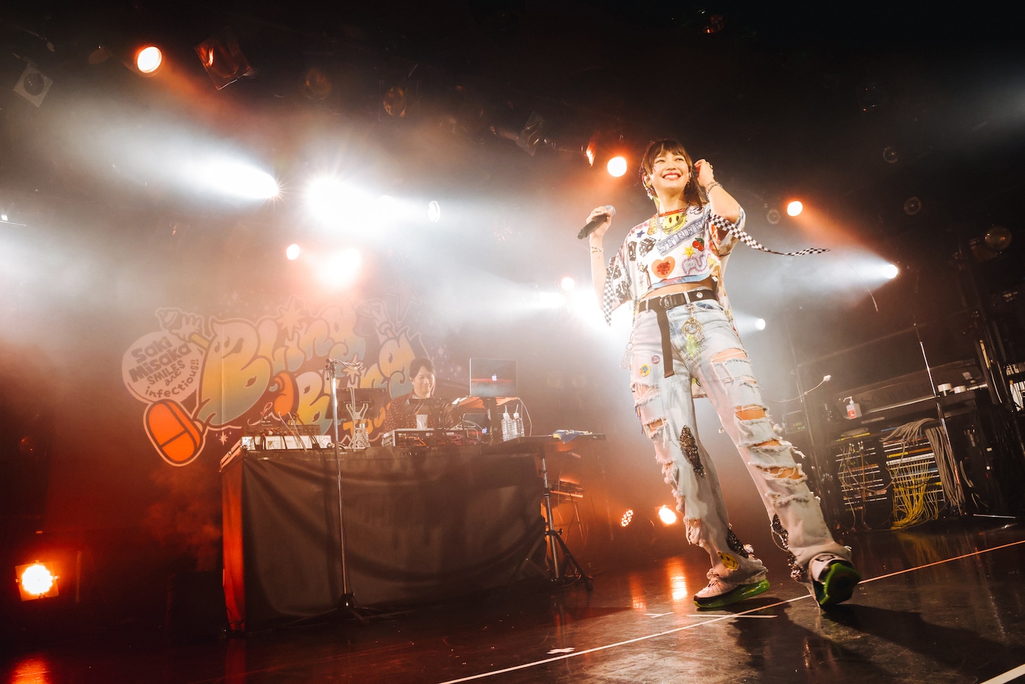 三阪咲「Saki Misaka “Bling Bling” Tour 2021 ～Smiles are infectious!!～ Supported by Seventeen」の様子。