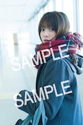 田村保乃1st写真集「一歩目」書店限定ポストカード(星野書店版)のサンプル画像。(Photo by Takeo Dec. )