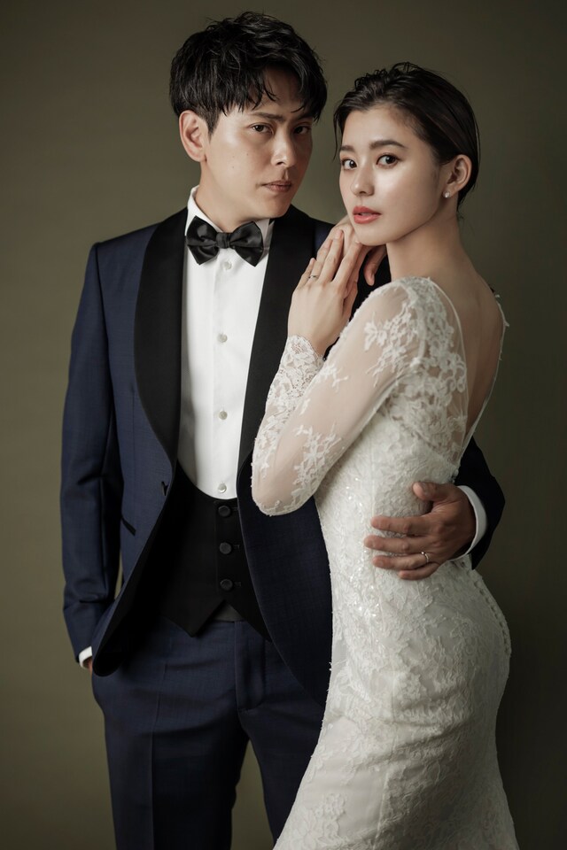 左から山下健二郎、朝比奈彩。