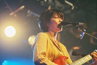 畳野彩加（Vo, G）（撮影：トヤマタクロウ）