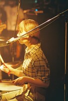 石田成美（Dr）（撮影：トヤマタクロウ）