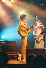 畳野彩加（Vo, G）（撮影：トヤマタクロウ）