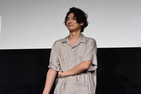 [Alexandros]の川上洋平（Vo, G）。