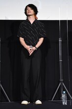 [Alexandros]の磯部寛之（B, Cho）。