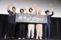 左から[Alexandros]、小形尚弘プロデューサー。