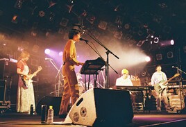 Homecomingsが“優しさ”について歌ったツアー最終公演、敬愛するサイトウ“JxJx”ジュンとのコラボも