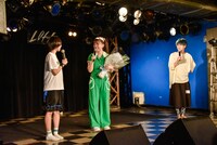 左から雨宮未來（NaNoMoRaL）、朝倉みずほ、梶原パセリちゃん（NaNoMoRaL）。（撮影：畔柳純子）