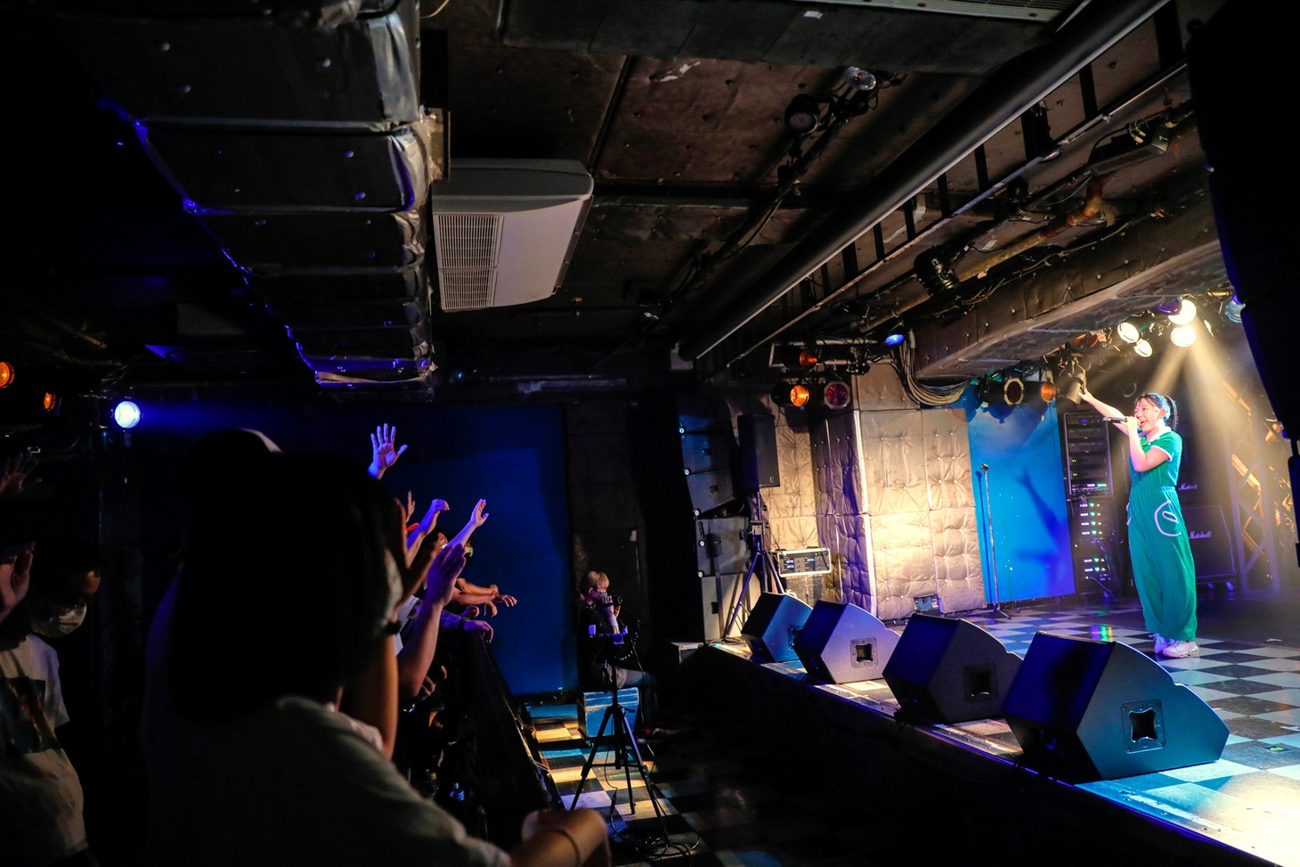 ATOMIC MINISTRYのライブの様子。（撮影：畔柳純子）