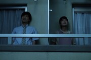 ドラマ「うきわ ―友達以上、不倫未満―」第1話の場面写真。(c)野村宗弘・小学館 / 「うきわ ―友達以上、不倫未満―」製作委員会