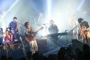 原田郁子、Seiho、小西遼を迎えての「prism」のパフォーマンスの様子。（Photo by Teppei Kishida）