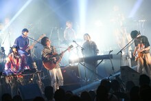原田郁子、Seiho、小西遼を迎えての「prism」のパフォーマンスの様子。（Photo by Teppei Kishida）