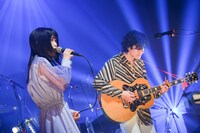 左からアイナ・ジ・エンド、三船雅也。（Photo by Teppei Kishida）